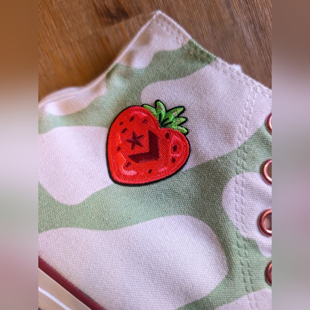 CONVERSE Chuck Taylor Hi Top Custom Strawberry Cow Patch size 10.5W 8.5M - Picture 5 of 11